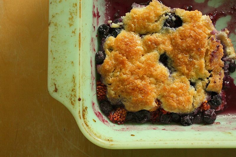 Slow Cooker Cherry Cobbler