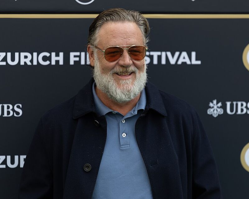 Russell Crowe – Rock Singer