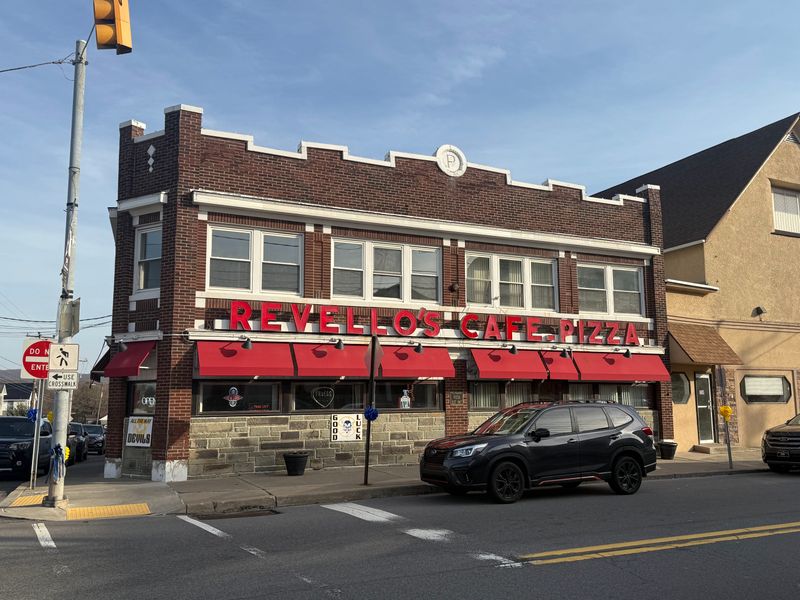 Revello's Pizza – Old Forge