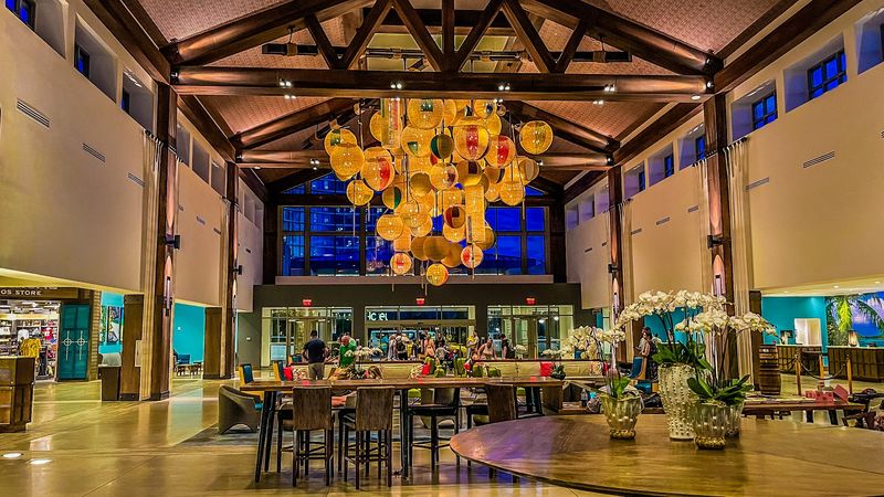 Strong Water Tavern (Loews Sapphire Falls)