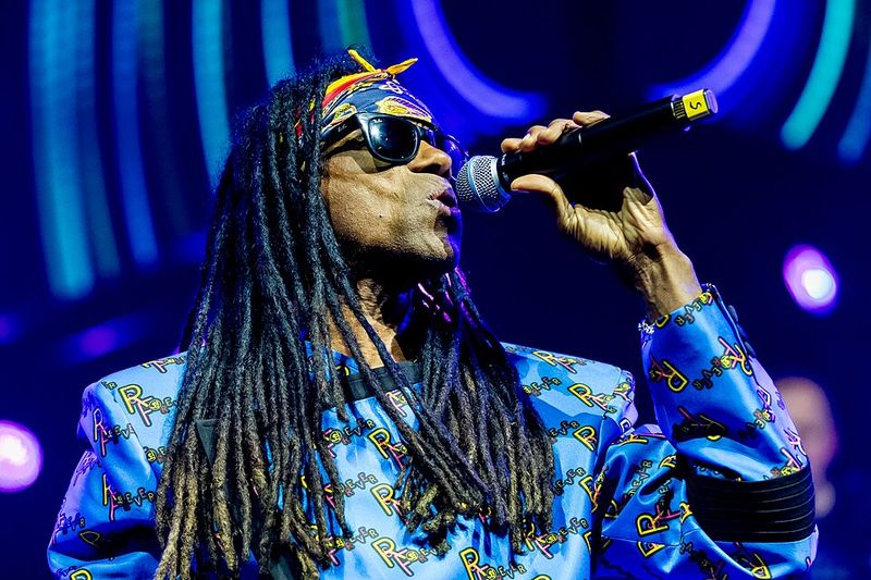 Milli Vanilli — Live Performances Amid Lip-Sync Revelations (Late 1980s–1990)