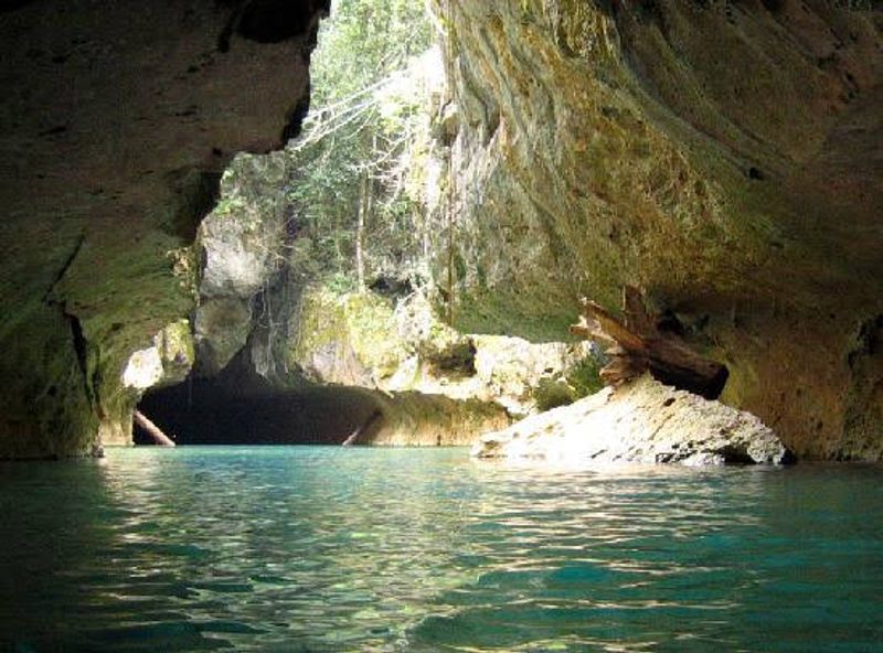 Actun Tunichil Muknal (ATM Cave) (Belize)