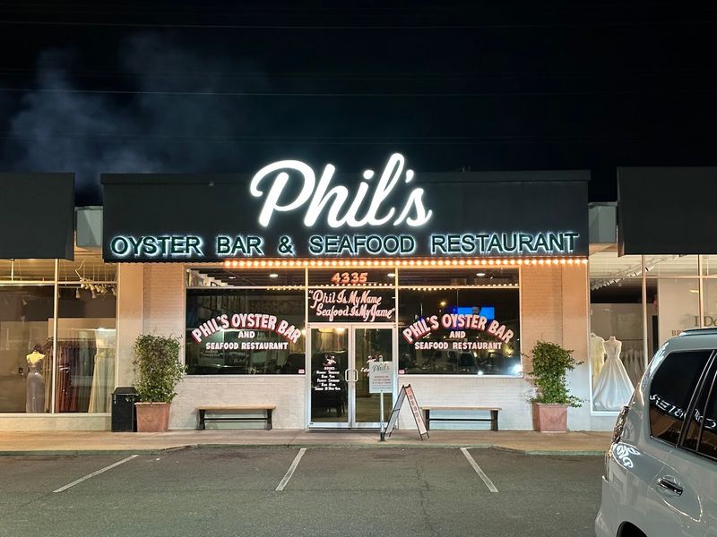 Phil's Oyster Bar & Seafood Restaurant (Baton Rouge, LA)