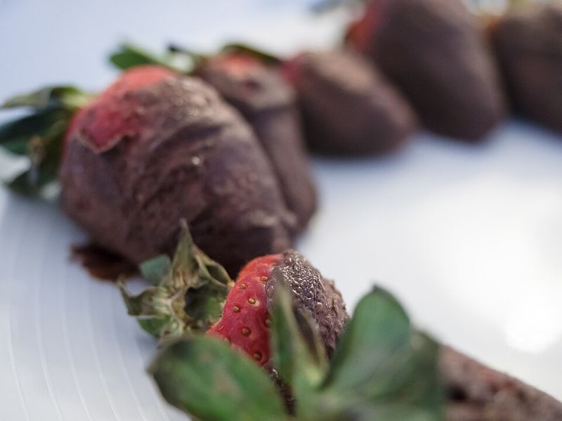 Keto Chocolate-Covered Strawberries