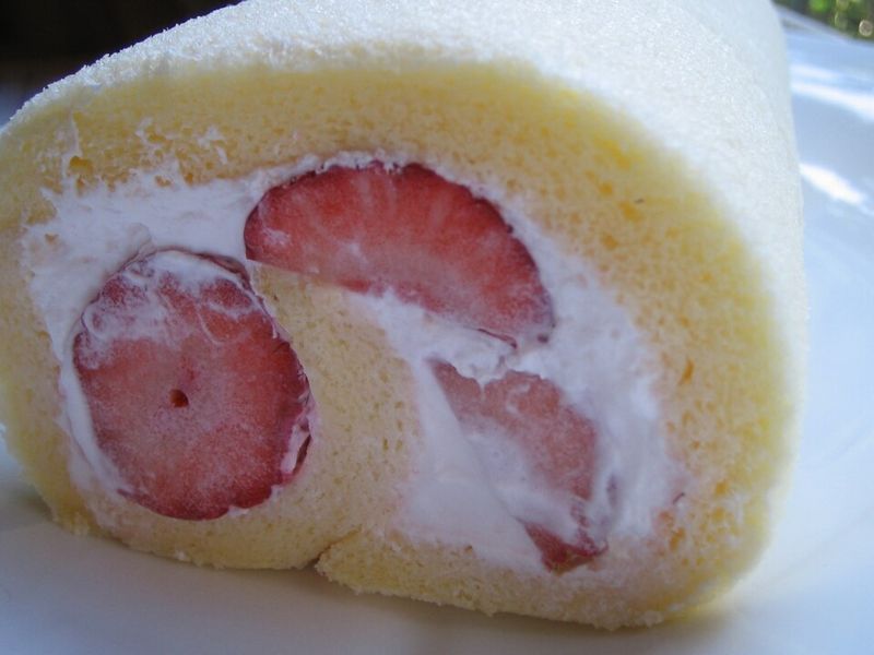 Ladyfinger Cake Roll
