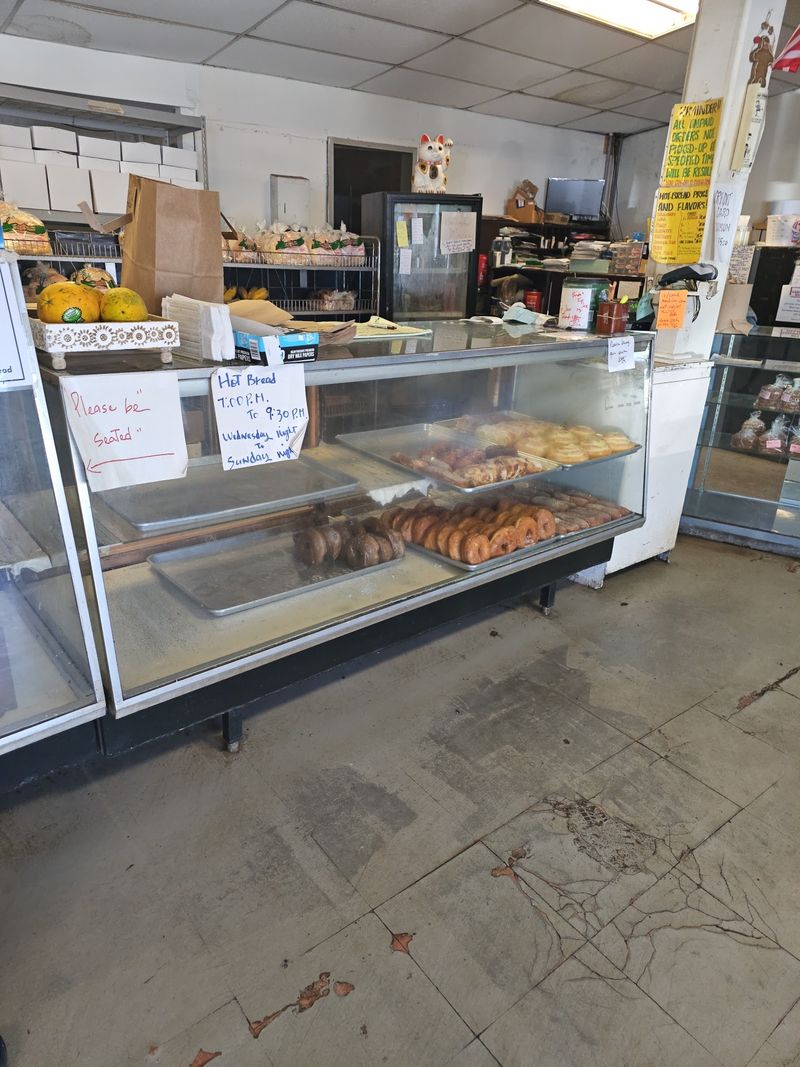 Grab Hot Bread And Sweets At Kanemitsu Bakery