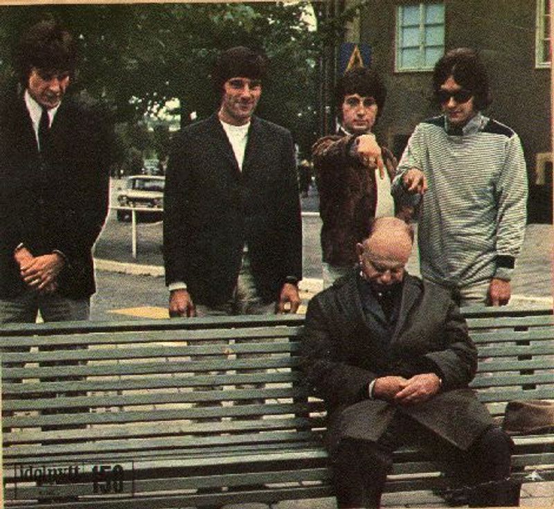 The Kinks - Ray Davies Vs Dave Davies