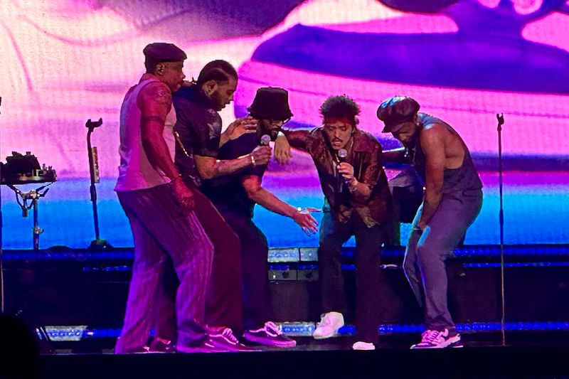 Finesse (Remix) feat. Cardi B