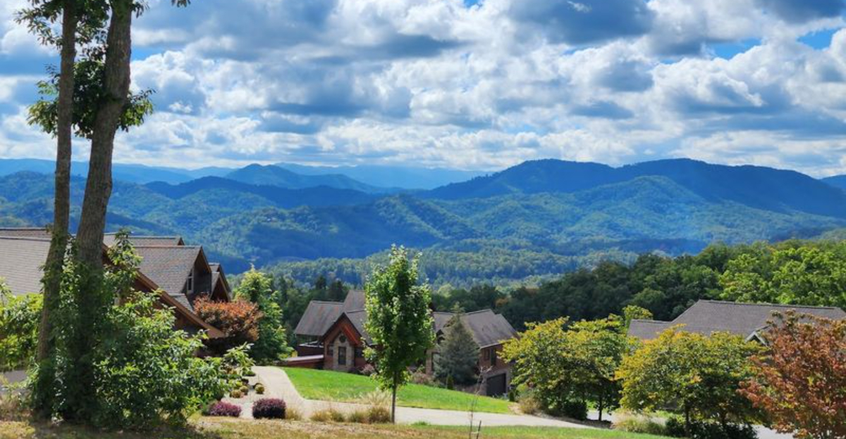 12 Mountain Towns In Tennessee Known For Peaceful Trails And Country Charm