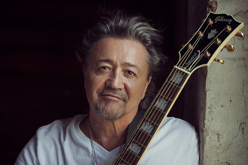 Walt Joeberg (Mark Collie)