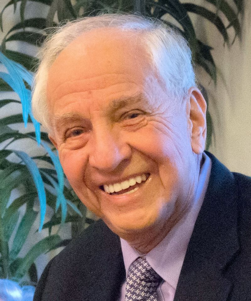 Garry Marshall as Sy Ellison