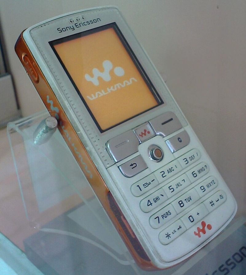 Sony Ericsson W800 (2005)