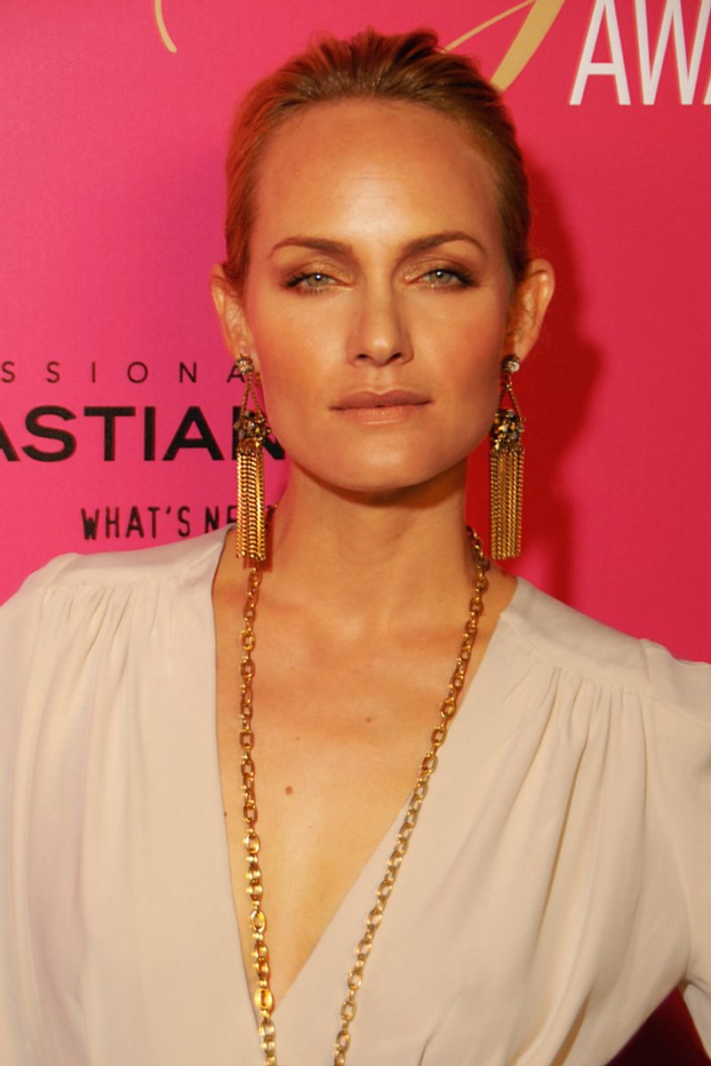Amber Valletta and 