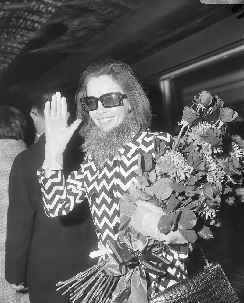 Leslie Caron — Gigi