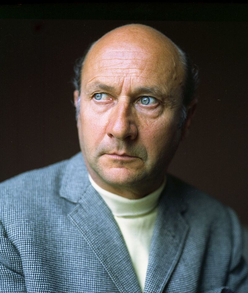 Donald Pleasence as Dr. Sam Loomis