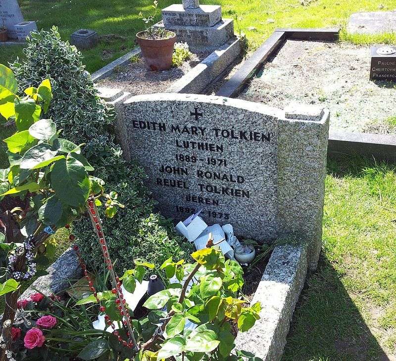 Their Shared Headstone Tells A Love Story In Stone