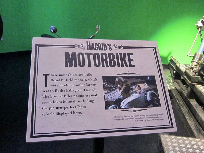 Hagrid Flies Harry To Safety During Seven Potters