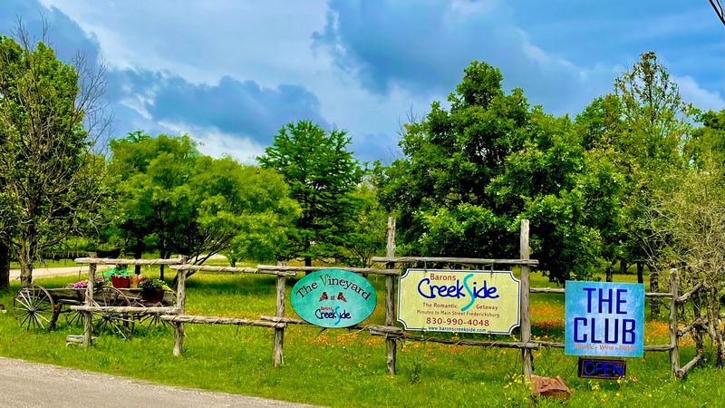 Barons CreekSide (Swiss Log Cabins On A Creek)