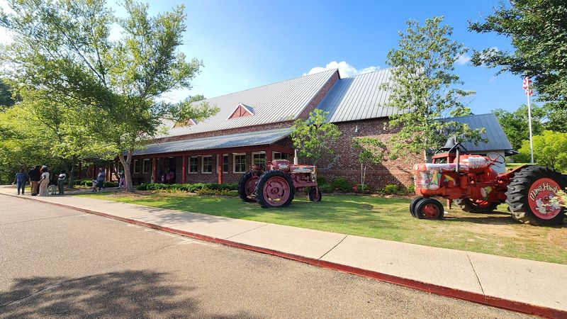 Mama Hamil's Southern Cookin', Madison