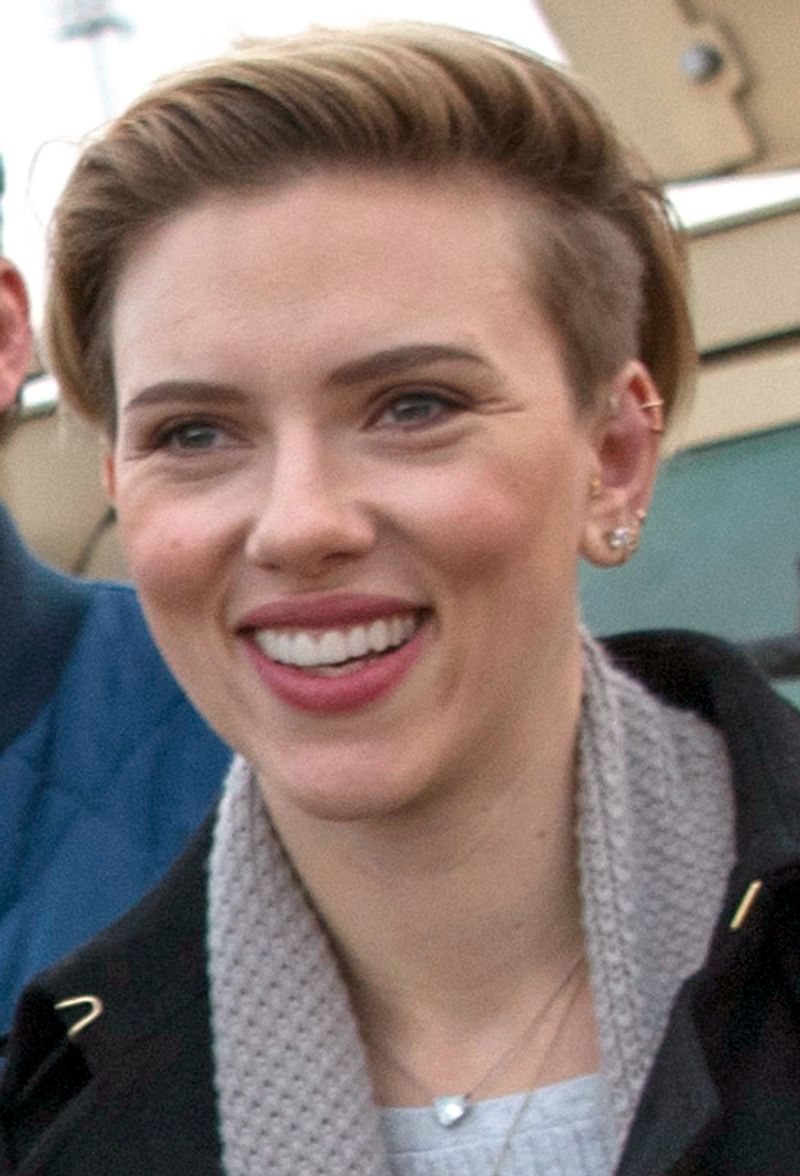 Scarlett Johansson: Short Hair, Maximum Impact