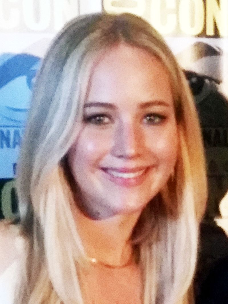 Jennifer Lawrence Keeps Phones Out