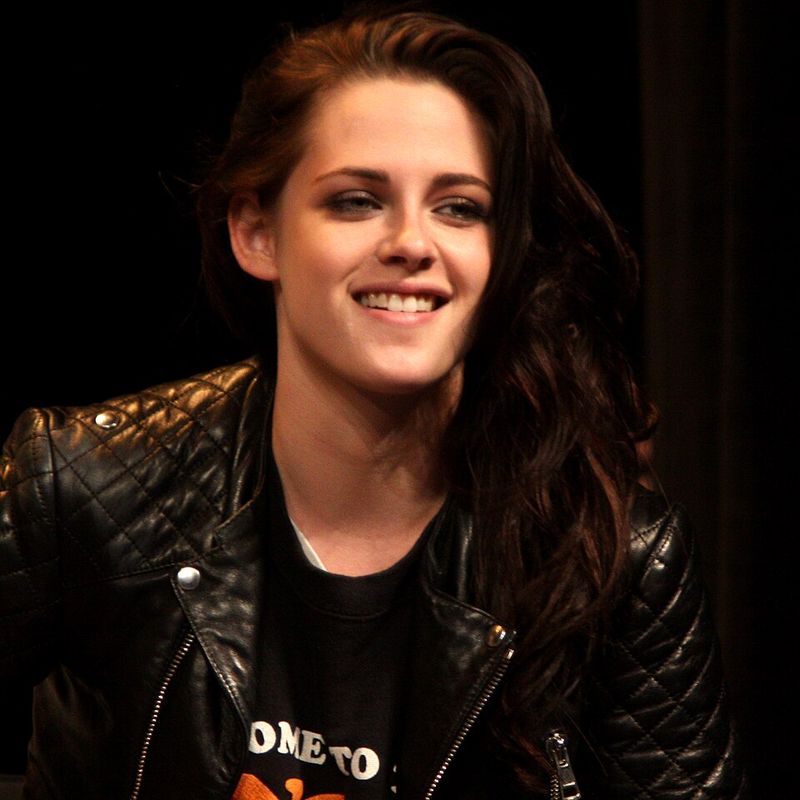 Em Lewin — Adventureland (2009)