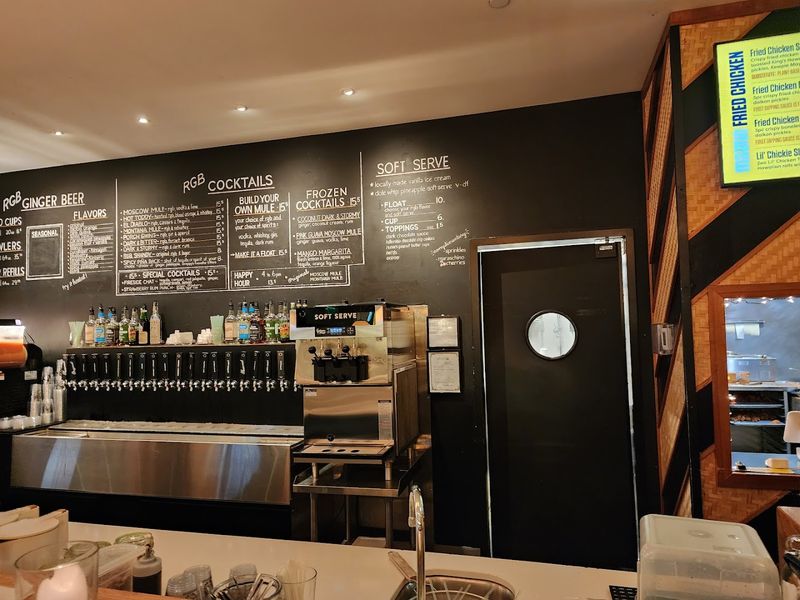 Ma'ono Fried Chicken (University Village)