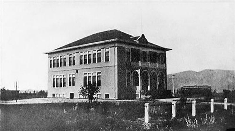 The Bronze Honor Pin Student