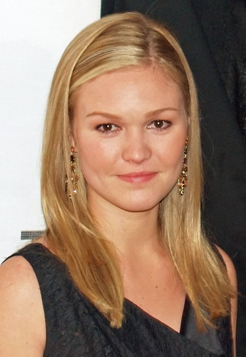 Julia Stiles' First Ever On-Screen Kiss
