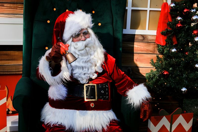 Mysterious Santa Lookalike Who Disappears Conveniently