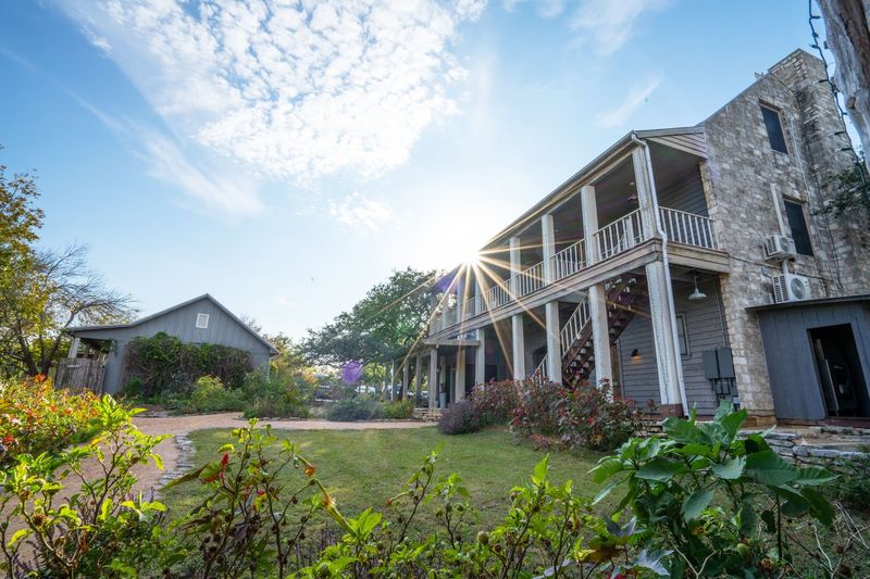 Sage Hill Inn & Spa (Hill Country Inn On Acreage)