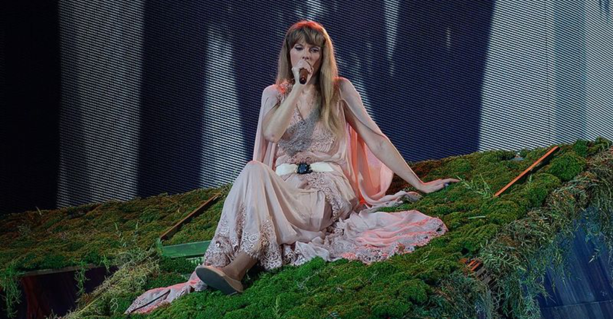 10 Songs Taylor Swift Wrote For Other Artists