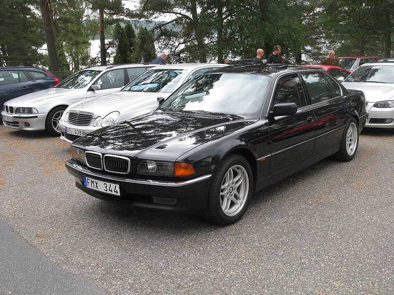 BMW 750iL (E38)