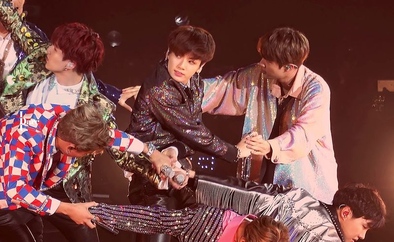 May 2018: Love Yourself: Tear Hits No. 1 on the Billboard 200