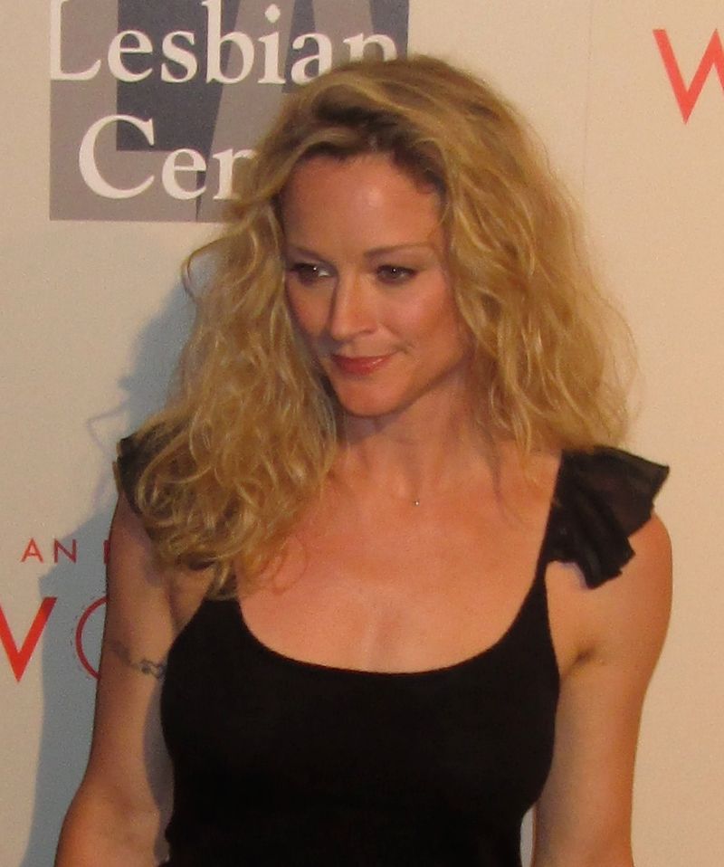 Teri Polo as Elizabeth Stevens