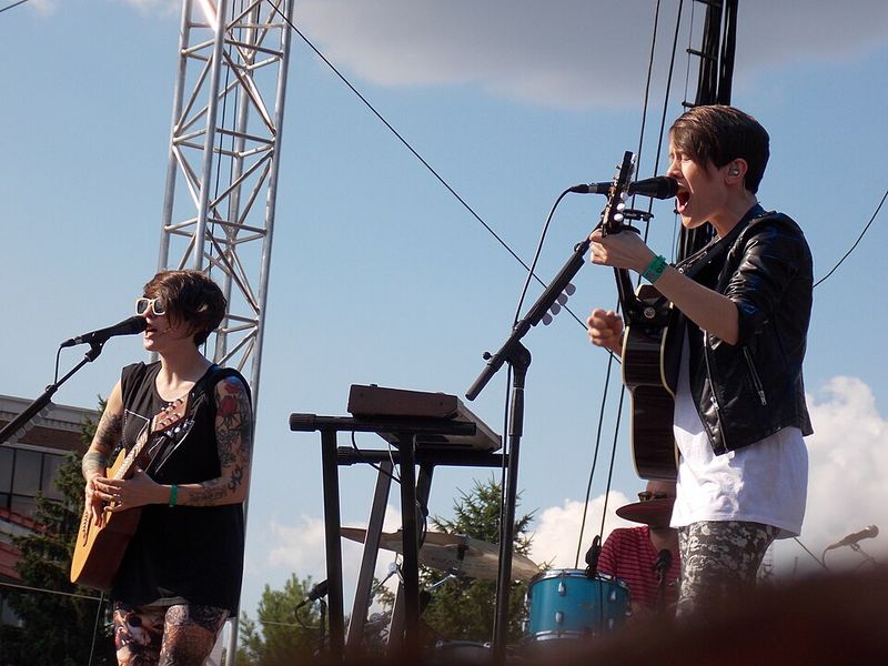 Tegan and Sara — Twin Sisters Tegan and Sara Quin