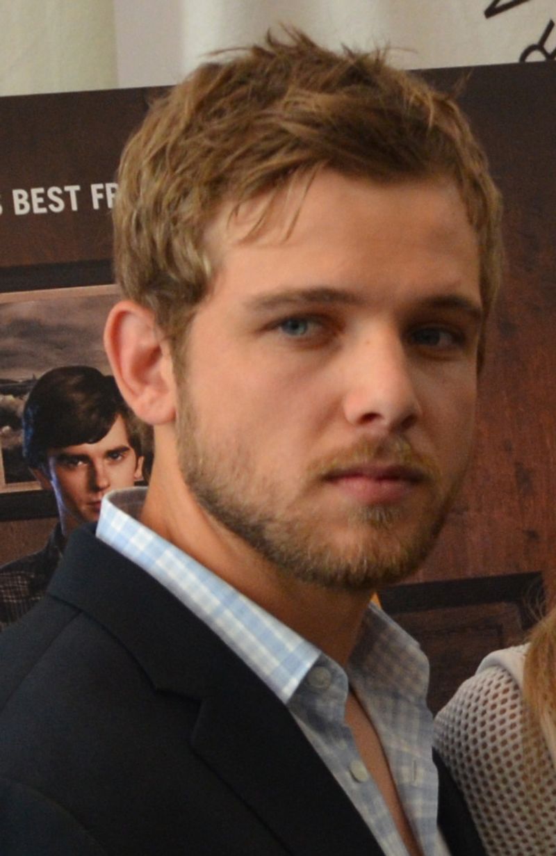 Max Thieriot and Lexi Murphy