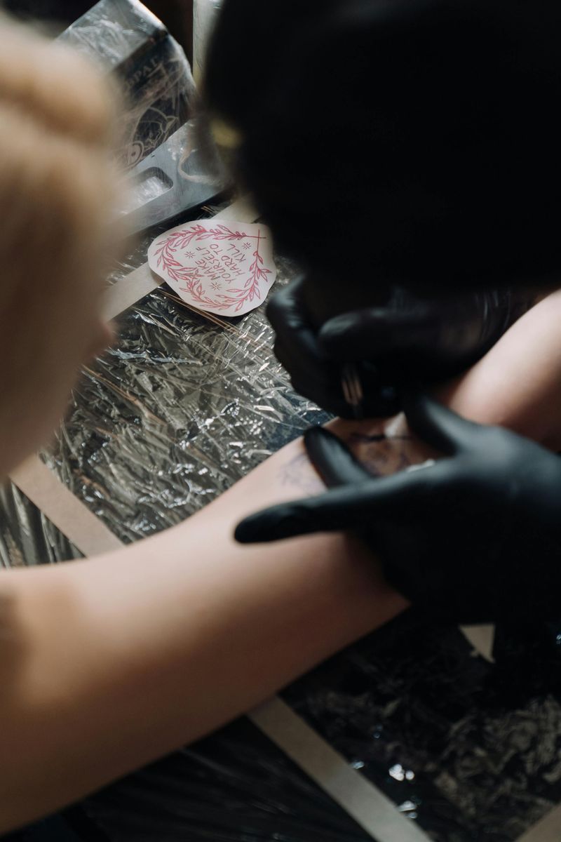 Margot Robbie — Tattooing