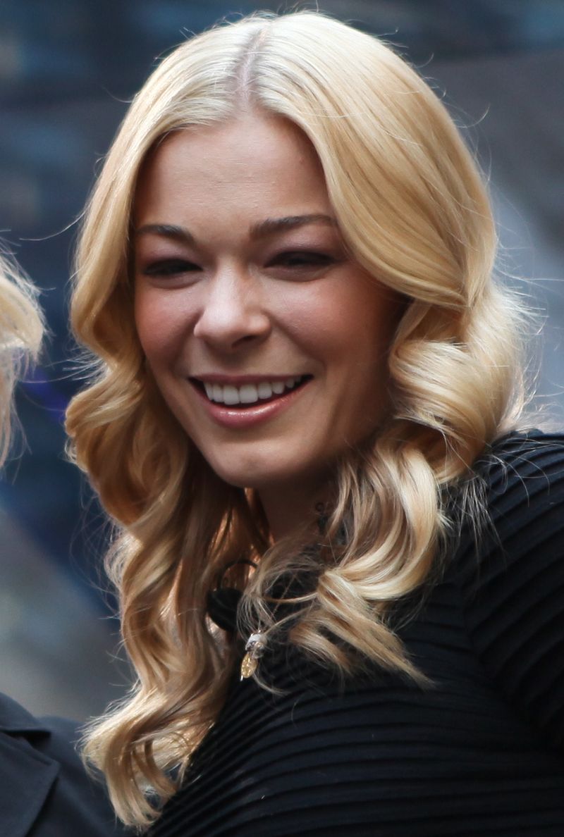 Season 4 - LeAnn Rimes As Sun