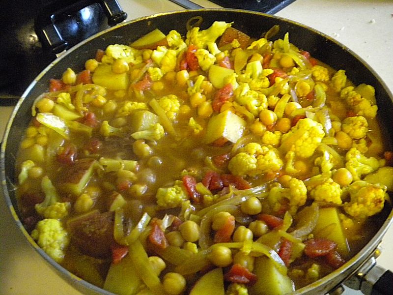 Spicy Vegan Cauliflower And Chickpea Curry