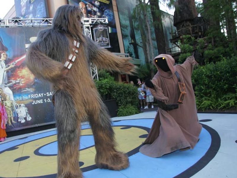 Star Wars Force Awakens: Chewbacca Gets Snubbed